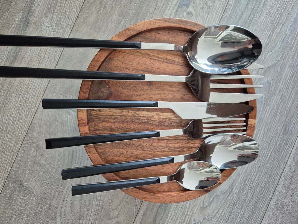 4 persoons zara lookalike bestekset en saladebestek, Huis en Inrichting, Keuken | Bestek, Ophalen of Verzenden, Nieuw, Rvs of Chroom