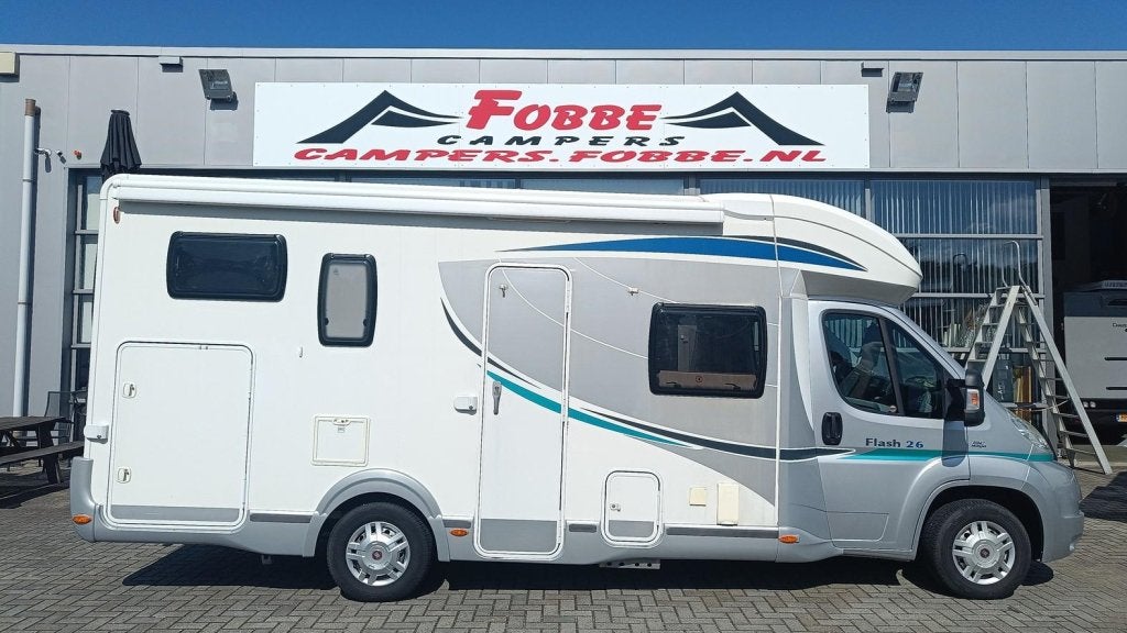 Nette Chausson Flash 26 Dwarsbed Hefbed 2.3mj 130pk '11 87dk, Caravans en Kamperen, Fiat, 6 tot 7 meter, Buitenlamp, Startonderbreker
