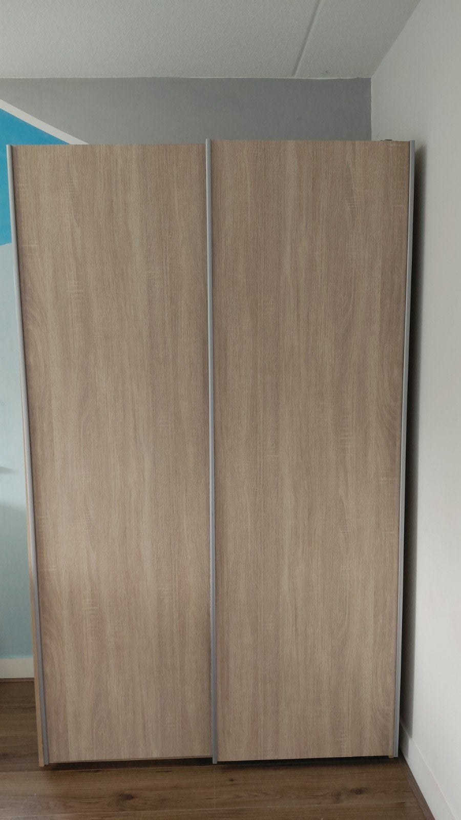 Kledingkast met schuifdeuren en hangruimte, Huis en Inrichting, Ophalen, 100 tot 150 cm, Met plank(en), Zo goed als nieuw