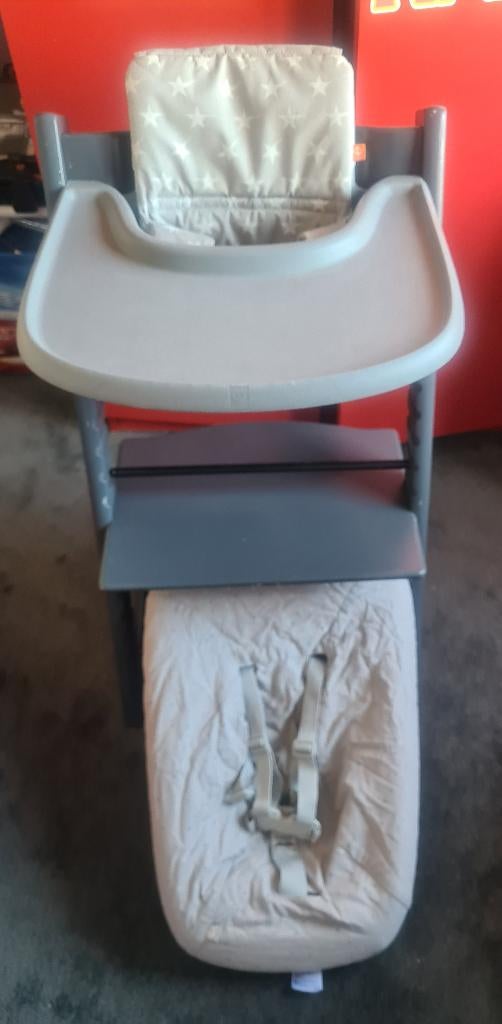 Complete stokke tripp trapp kinderstoel met veel extras, Kinderen en Baby's, Kinderstoelen, Ophalen, Gebruikt, Meegroeistoel, Afneembaar eetblad