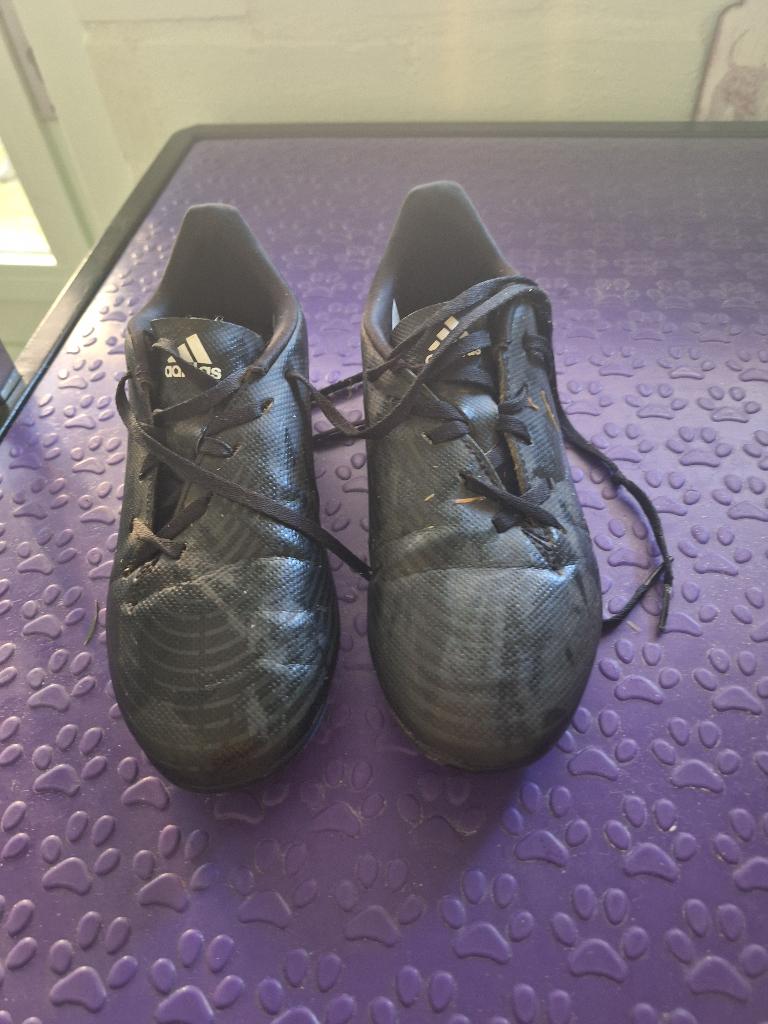 Adidas voetbalschoen 36,5, Sport en Fitness, Voetbal, Ophalen, Maat XS of kleiner, Schoenen, Zo goed als nieuw