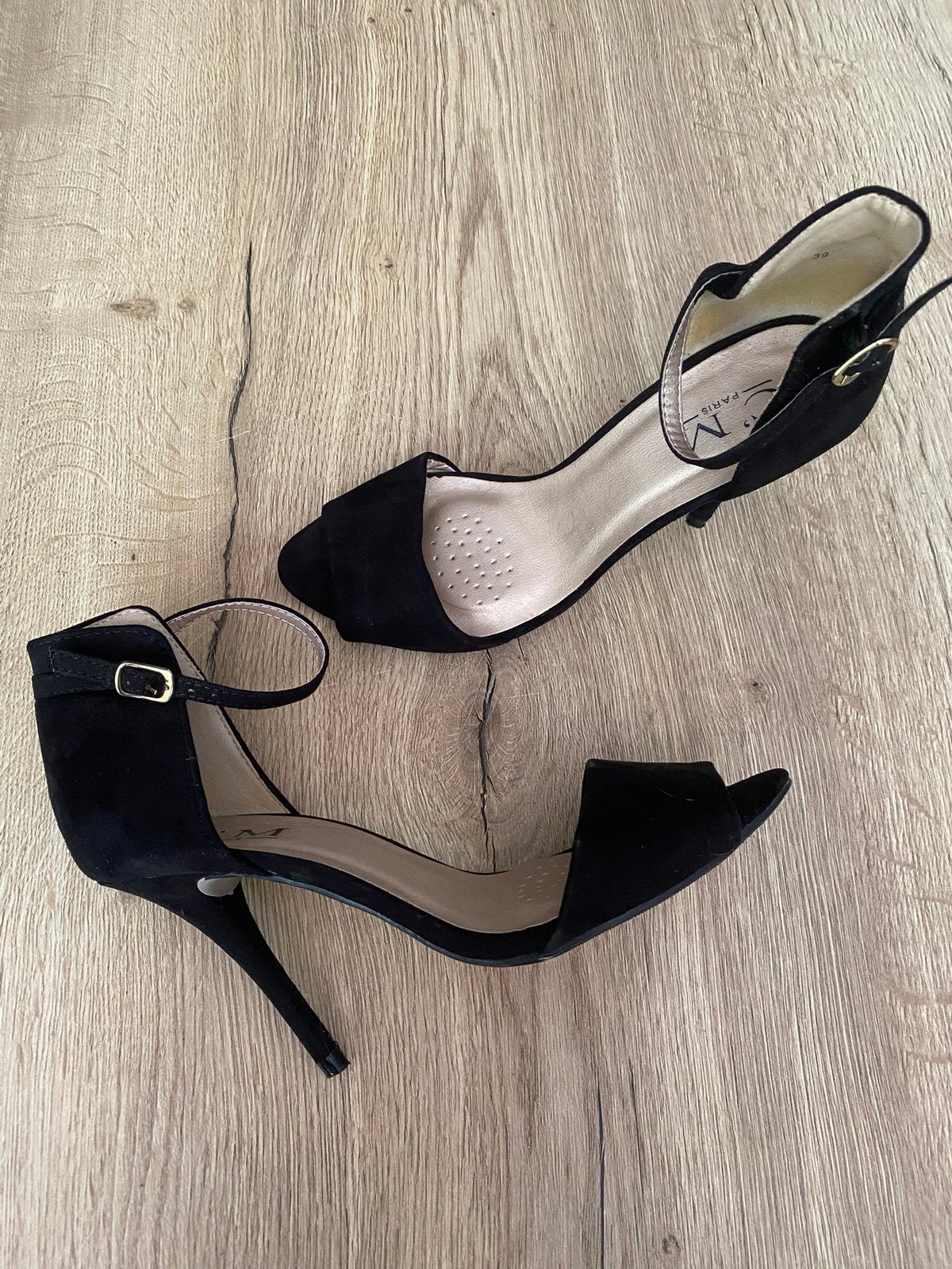 CM Paris Zwarte Hak Sandaletten met Enkelbandje | Maat 39, Kleding | Dames, Schoenen, Pumps, Zwart, Ophalen of Verzenden, Zo goed als nieuw
