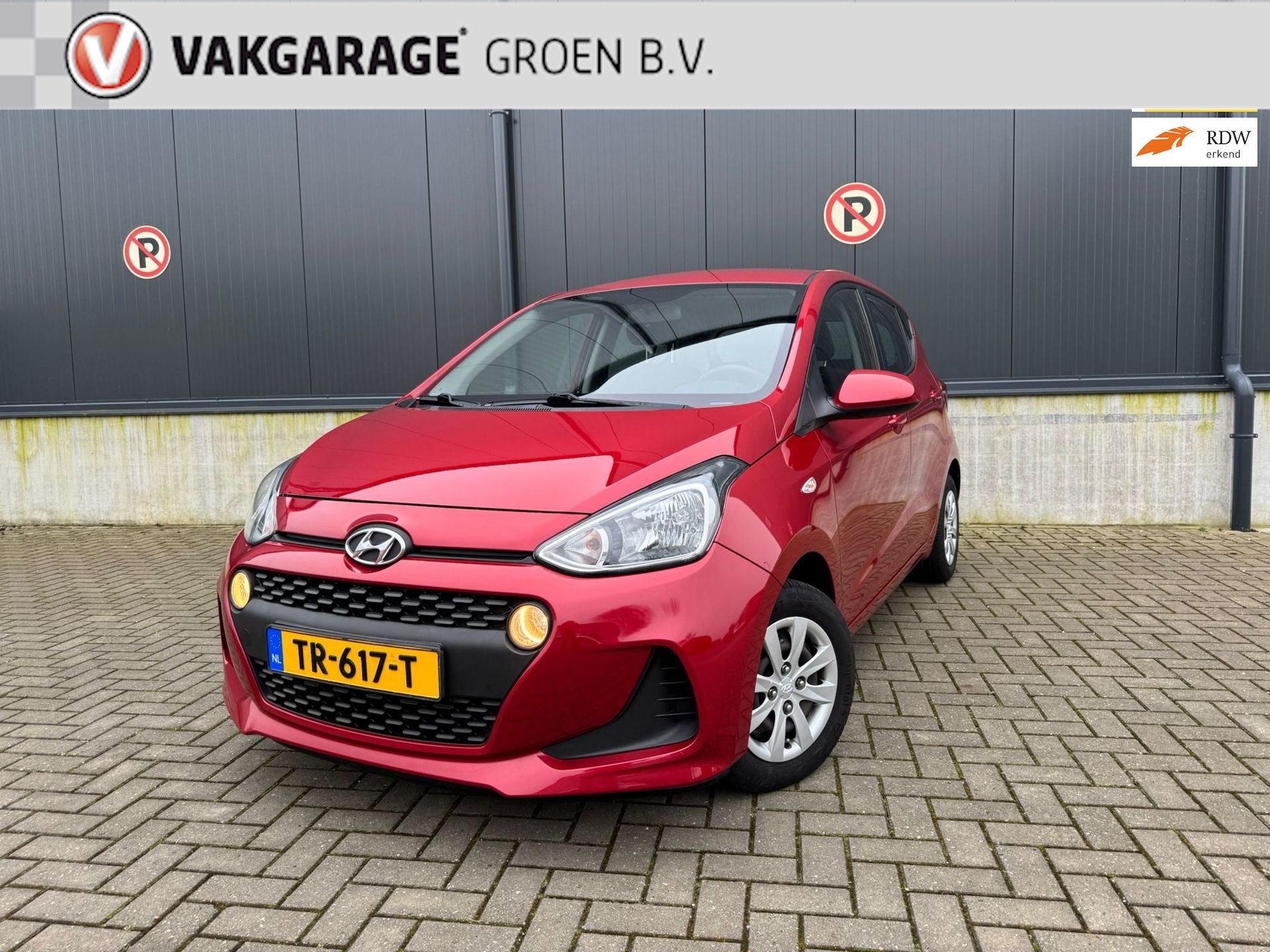 Hyundai I10 1.0i Comfort / airco / cruise / radio cd !, Voorwielaandrijving, Dealer onderhouden, Stof, Gebruikt