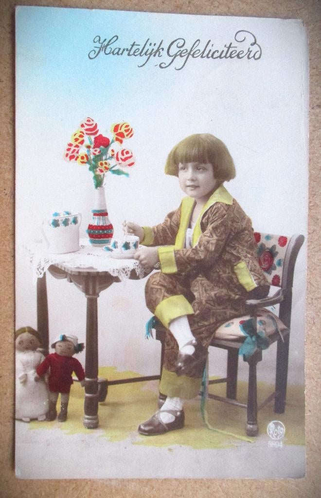 Kaart 1925~Meisje theevisite~Hartelijk gefeliciteerd, Ophalen of Verzenden, 1920 tot 1940, Gelopen, Kinderen