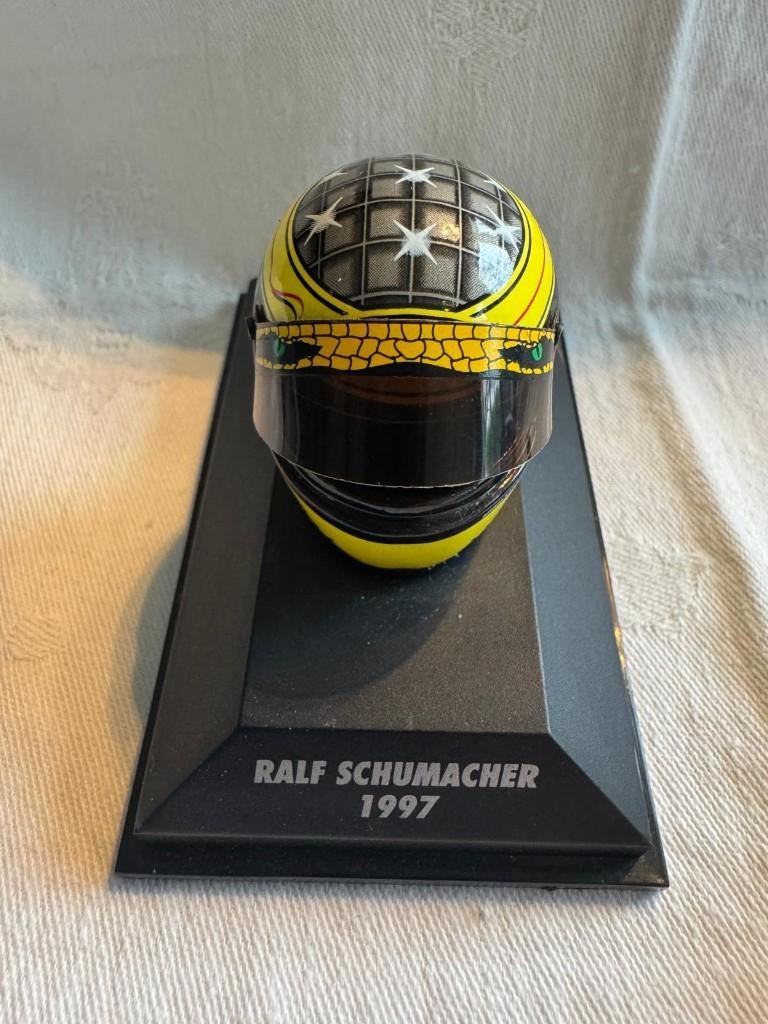 RALF SCHUMACHER 1997 debut helmet miniature, Verzamelen, Ophalen of Verzenden, Nieuw, Formule 1