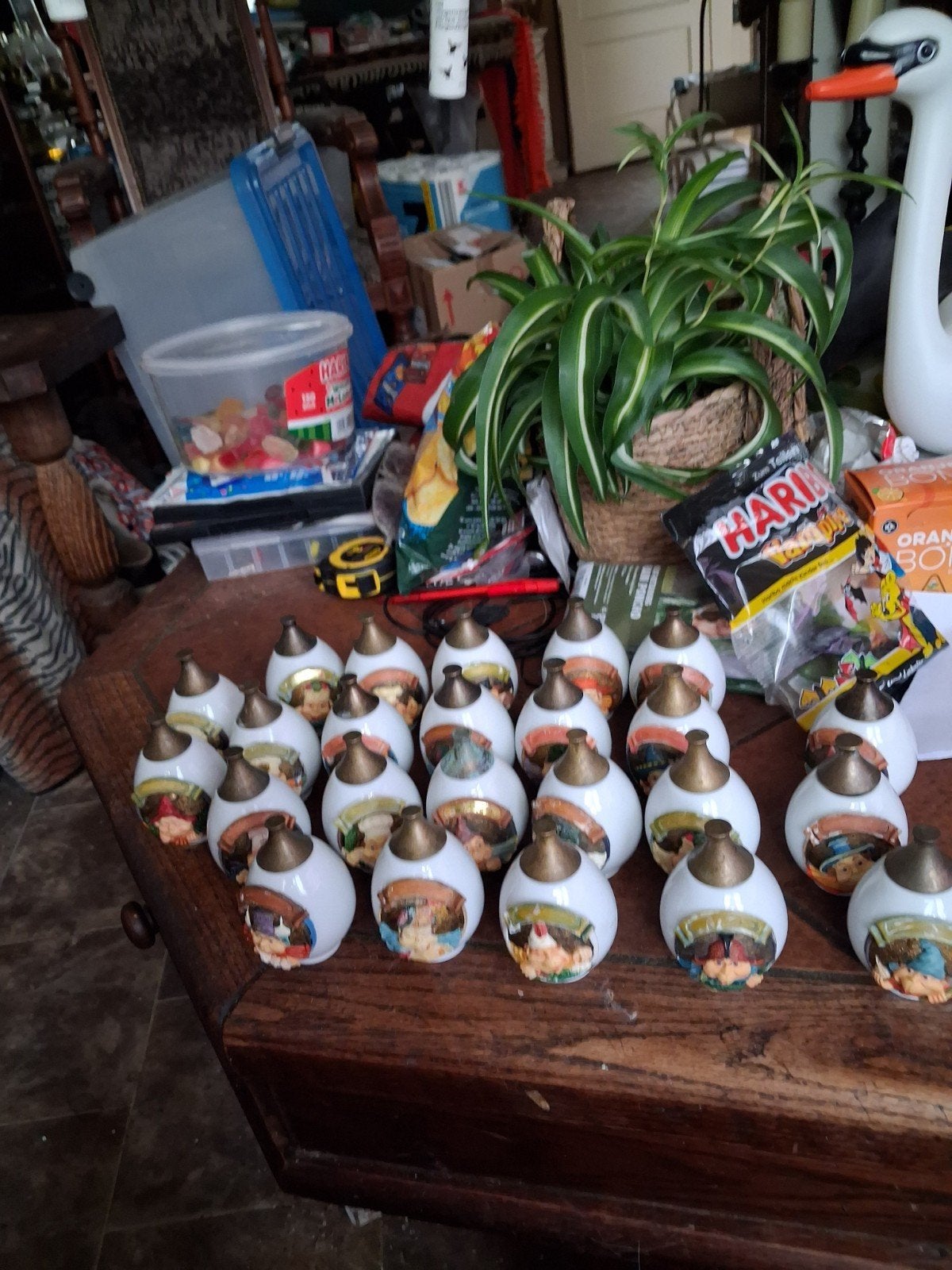 Te koop losse kruiden potjes van laaf bordau rode kast., Ophalen of Verzenden, Beeldje of Poppetje
