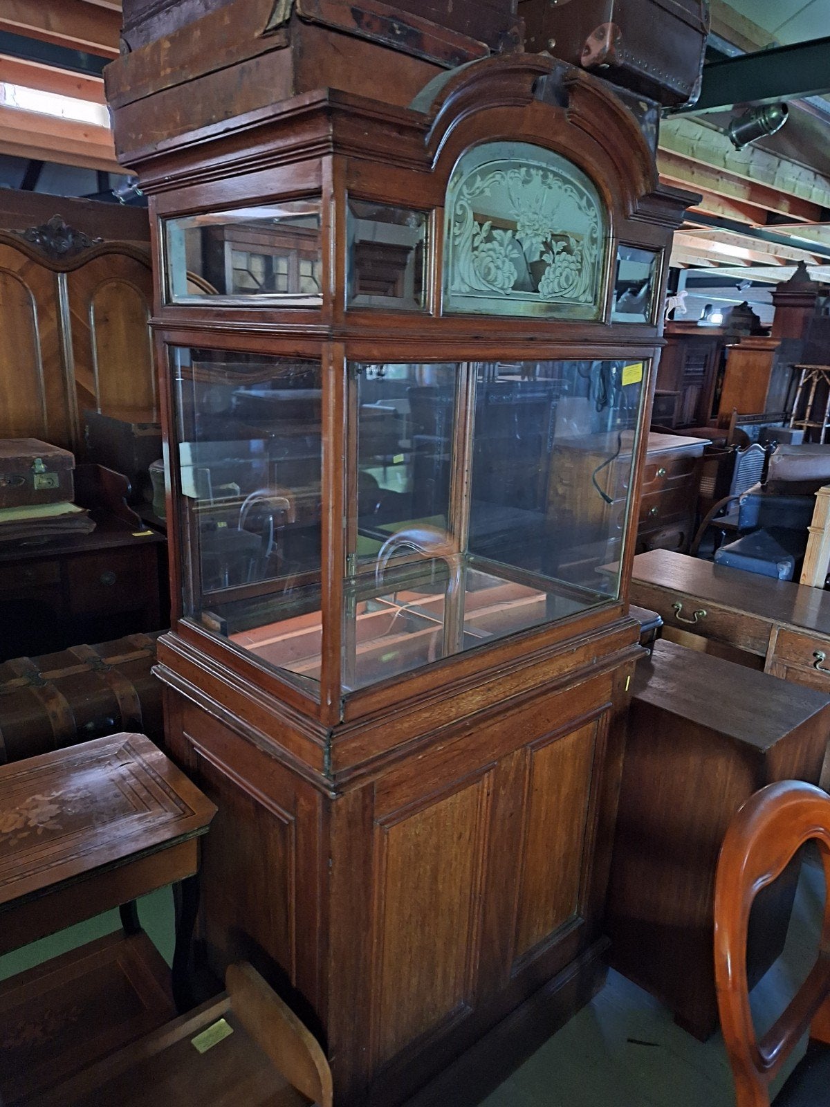 taart vitrine kaptafel dressoir Buro antieke meubels>2000st, Ophalen of Verzenden