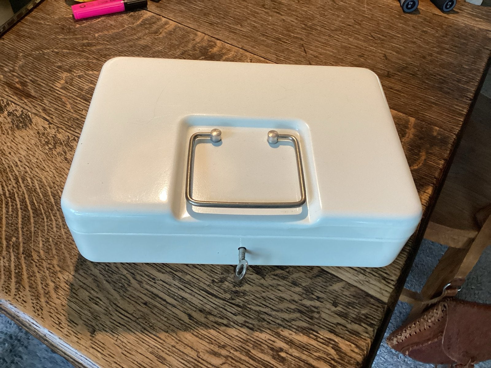 Geldkist wit metaal+ sleutel en muntenbak 30 x 21 € 12, Ophalen of Verzenden, Gebruikt, Brandkast
