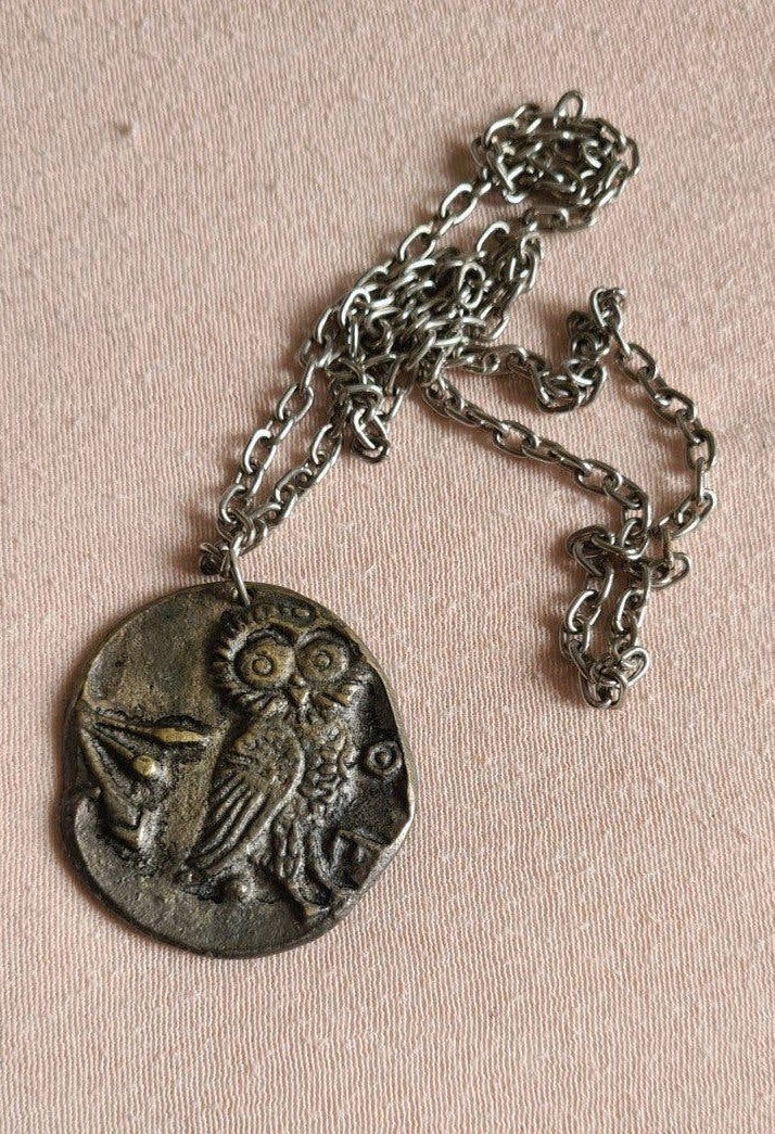 Hanger metaallegering uil van Minerva/ godin Athena., Gebruikt, Ophalen of Verzenden, Zilver, Overige materialen