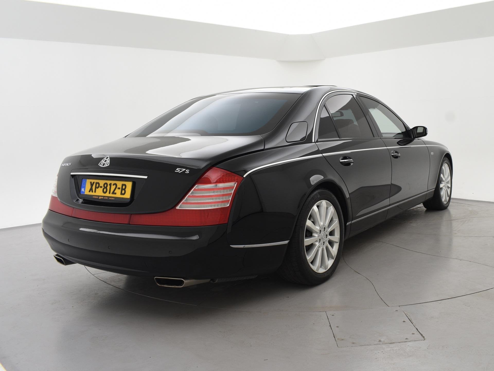 Maybach 57 6.0 V12 S 612 PK AUT. *UNIEK* + MASSAGE | KOELKAS, Auto's, Overige Auto's, Automaat, Gebruikt, Beige, 4 stoelen