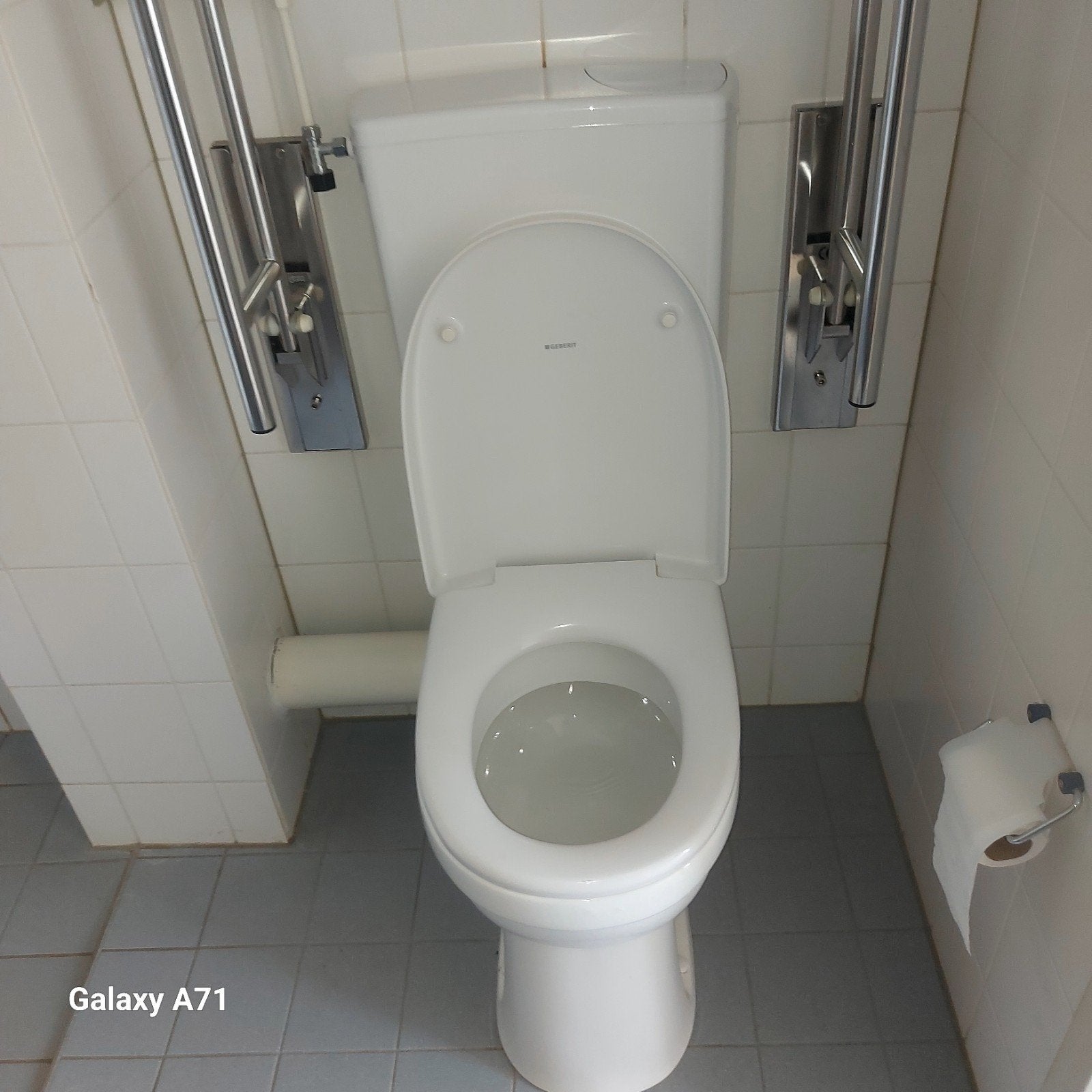 toiletpot  geberit 46cm met stortbak en bril, Doe-het-zelf en Verbouw, Ophalen, Zo goed als nieuw, Steen, Toilet