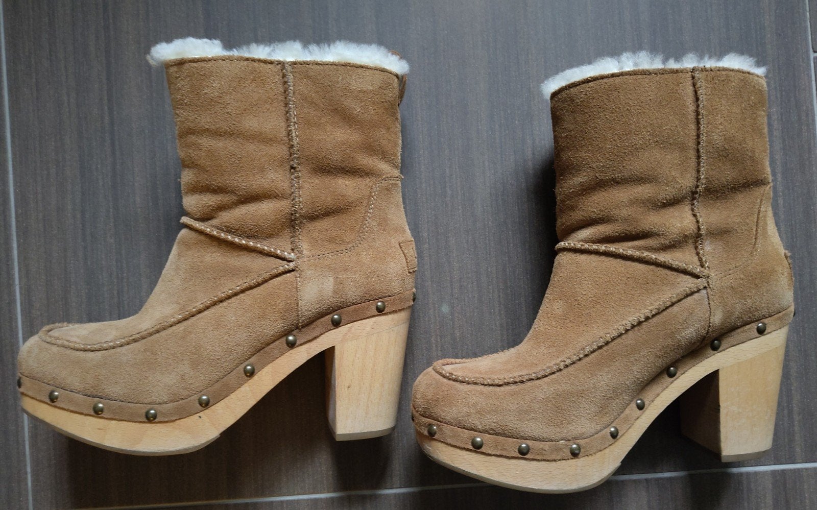 UGG laarsjes met houten zolen en schapenvacht - Maat 40, UGG, Bruin, Lage of Enkellaarzen, Ophalen of Verzenden