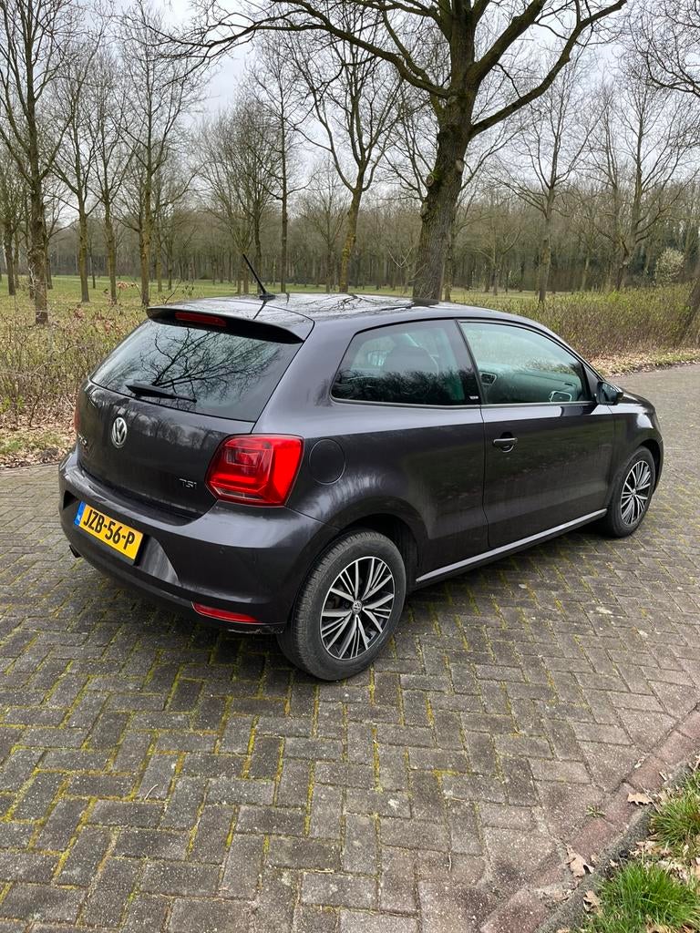 Volkswagen Polo 1.2 TSI 2016, Auto's, Volkswagen, Stof, Euro 6, Metallic lak, Handgeschakeld