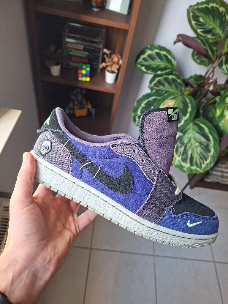 Jordan 1 Retro Low OG Zion “Voodoo Alternate” EU 45, Blauw, Nike, Nieuw, Ophalen of Verzenden