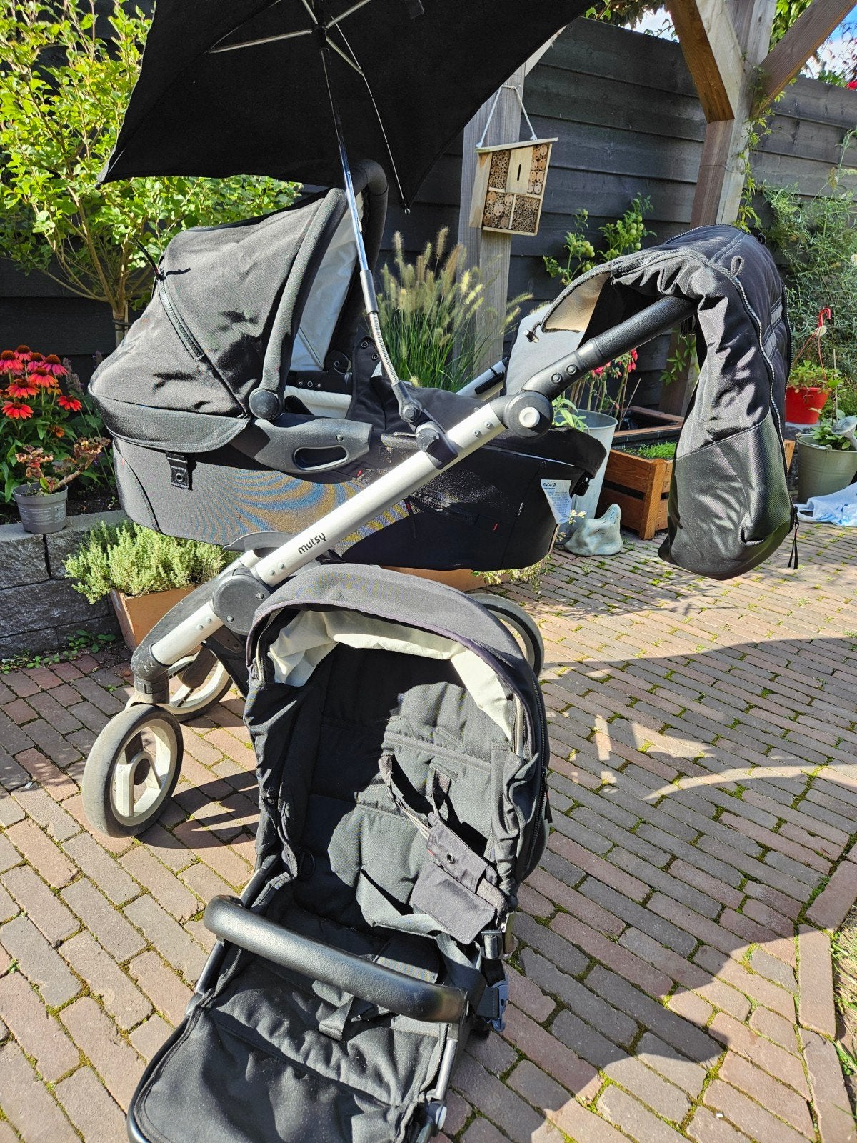 Zwarte Mutsy Evo kinderwagen met parasol, Kinderen en Baby's, Buggy's, Ophalen, Gebruikt