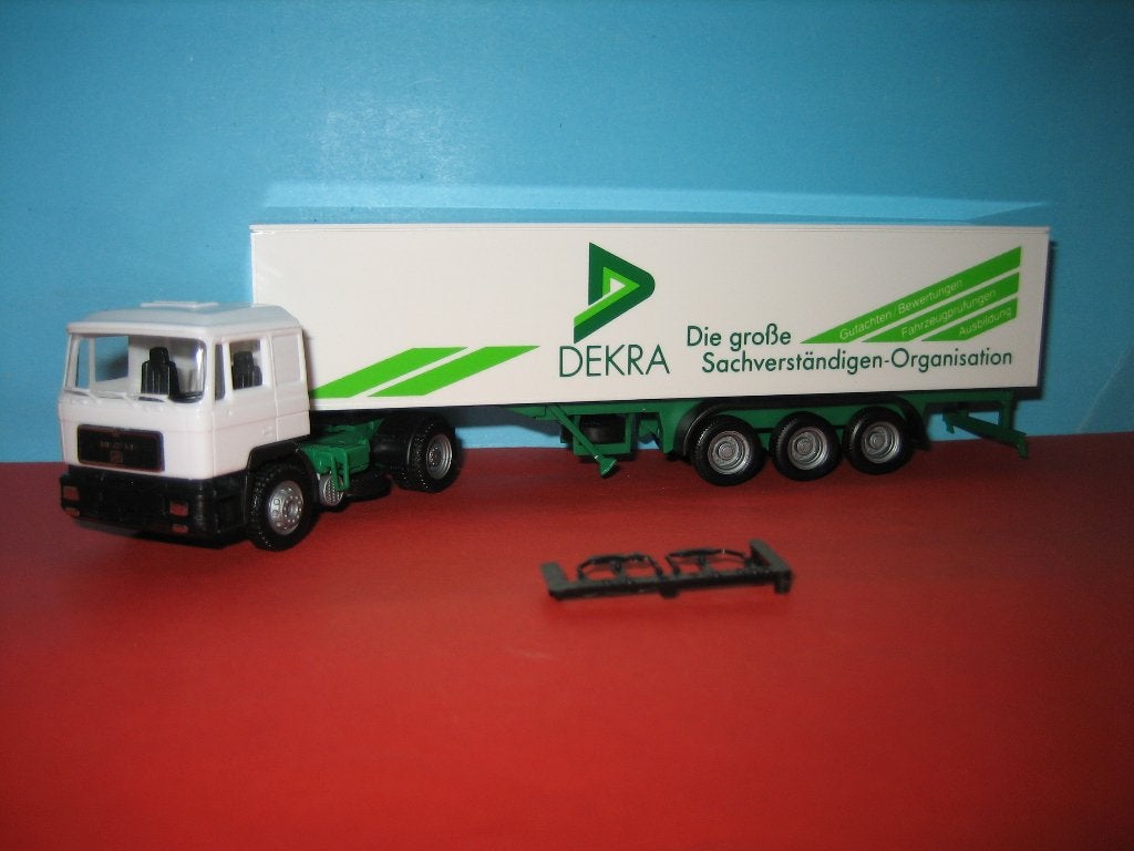 Dekra  MAN  met oplegger  en  teksten  Herpa, Ophalen of Verzenden, Zo goed als nieuw, Bus of Vrachtwagen, Herpa