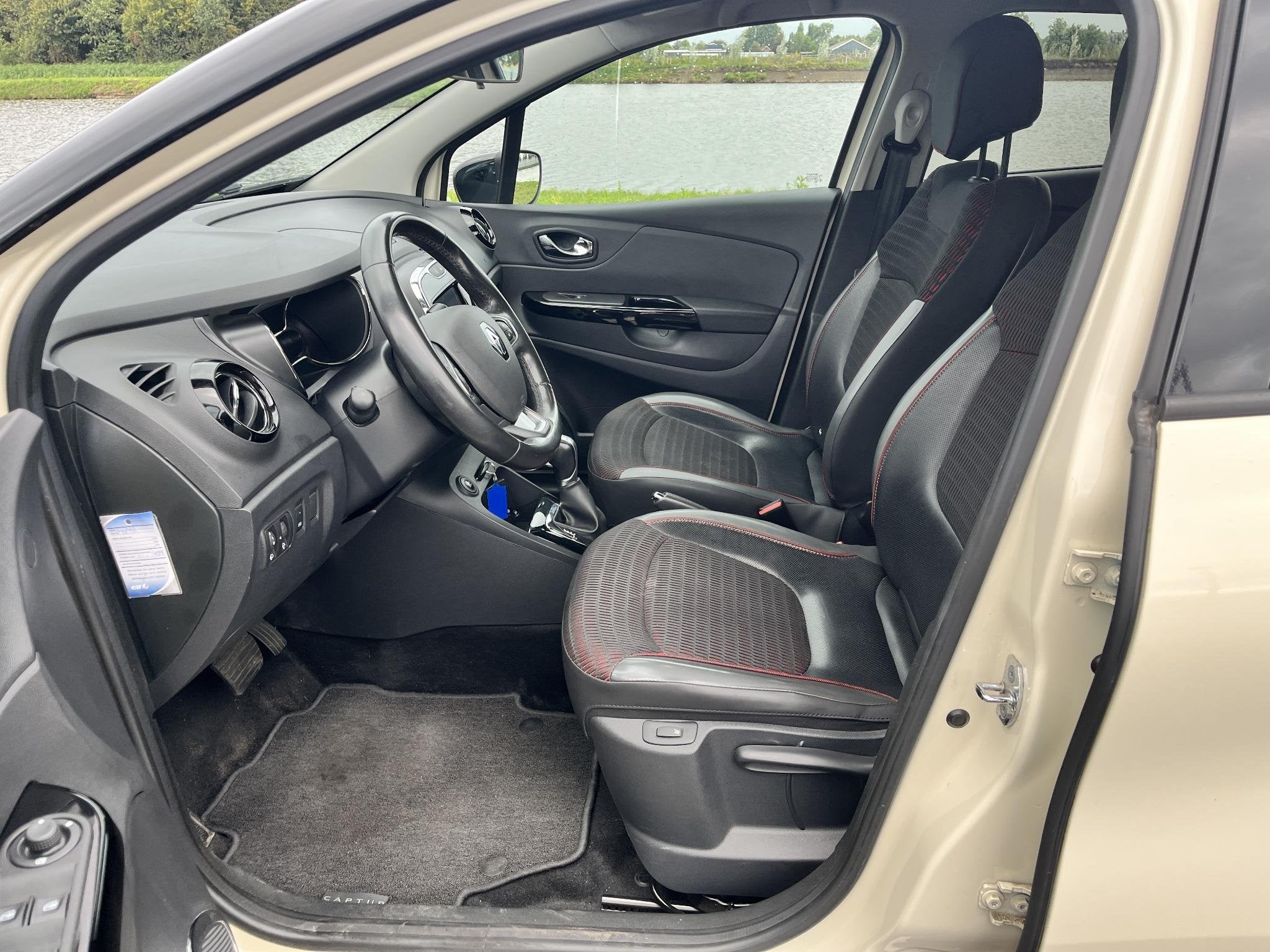 Foto 12 van Renault Captur 1.2 TCe Xmod Clima, cruise, stoelverwarming,