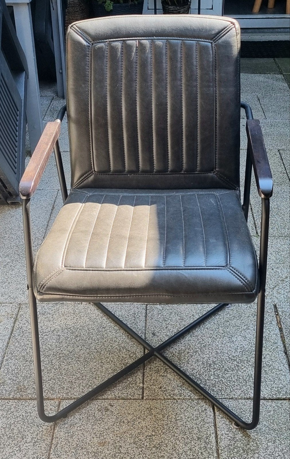 Stoel en zilverkleurig barok kastje, Ophalen, Gebruikt, Wit, Eén