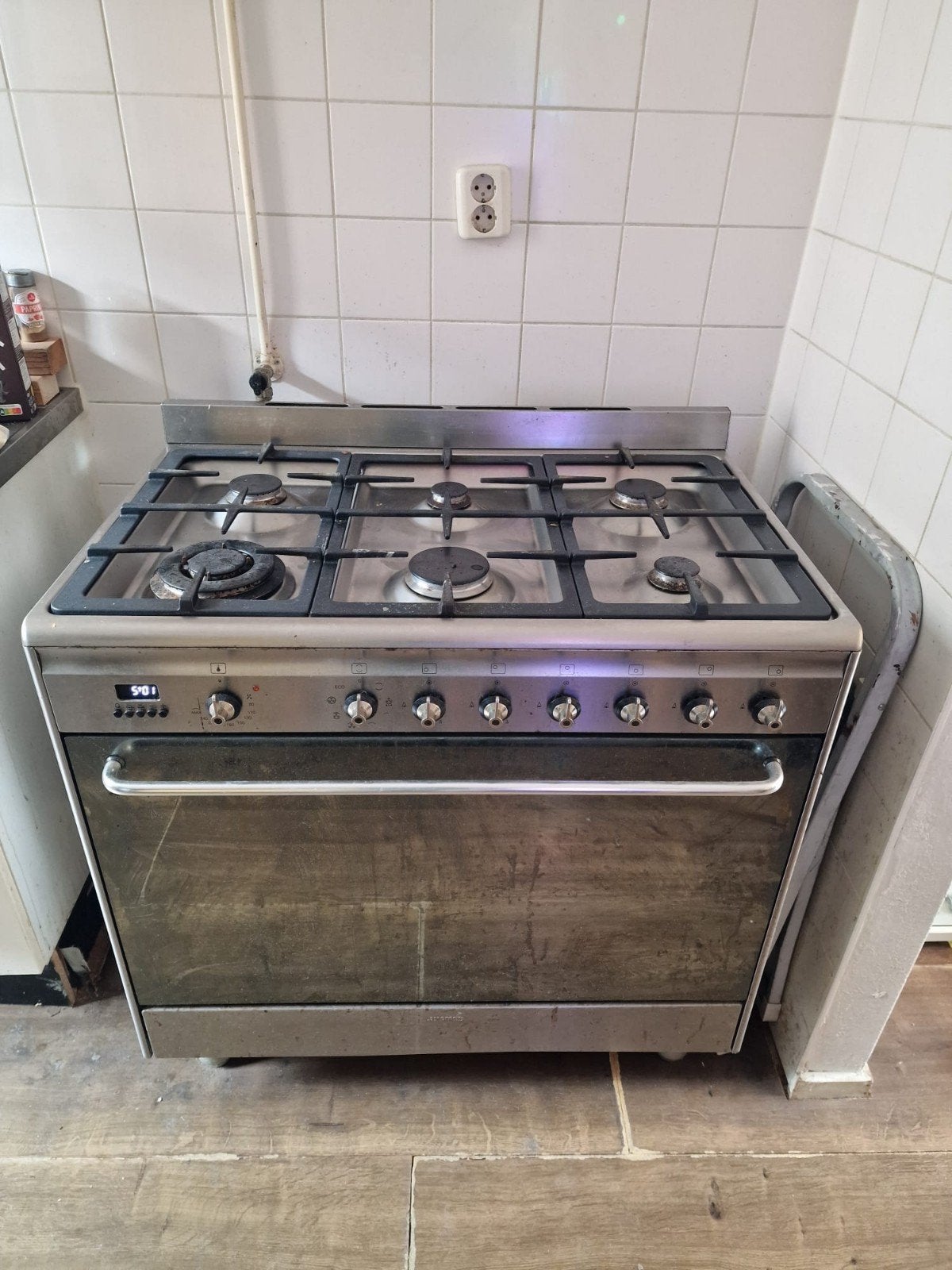 Smeg 6-pits gasfornuis met oven in goede staat, Ophalen, Gebruikt, 60 cm of meer, Gas