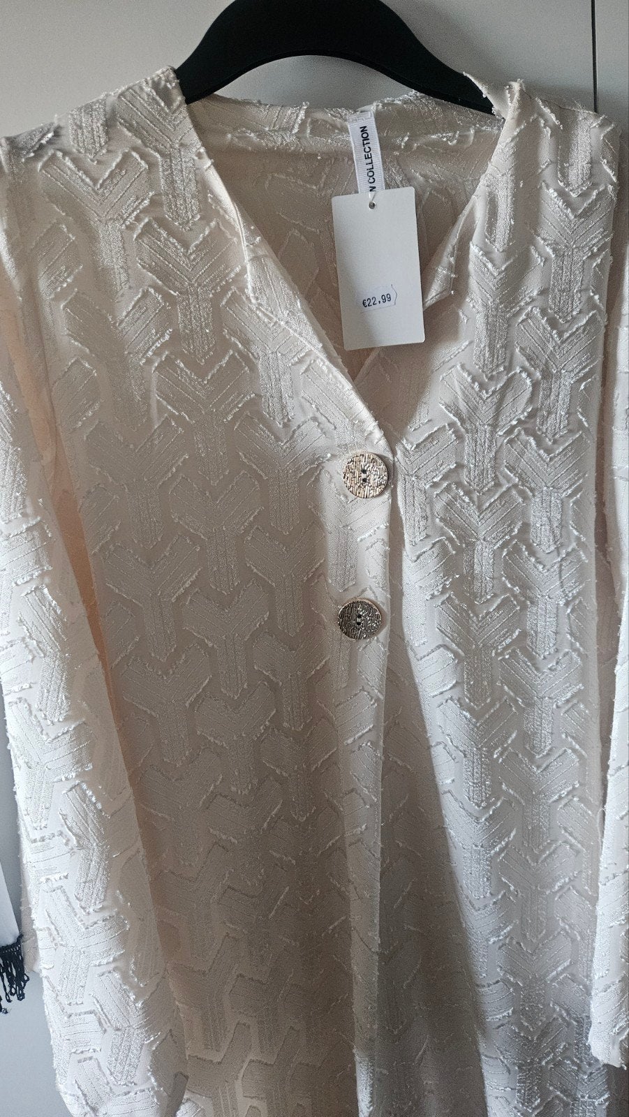 Witte jurk met gouden knopen - One Size, Kleding | Dames, Jurken, Maat 38/40 (M), Wit, Nieuw, Ophalen of Verzenden