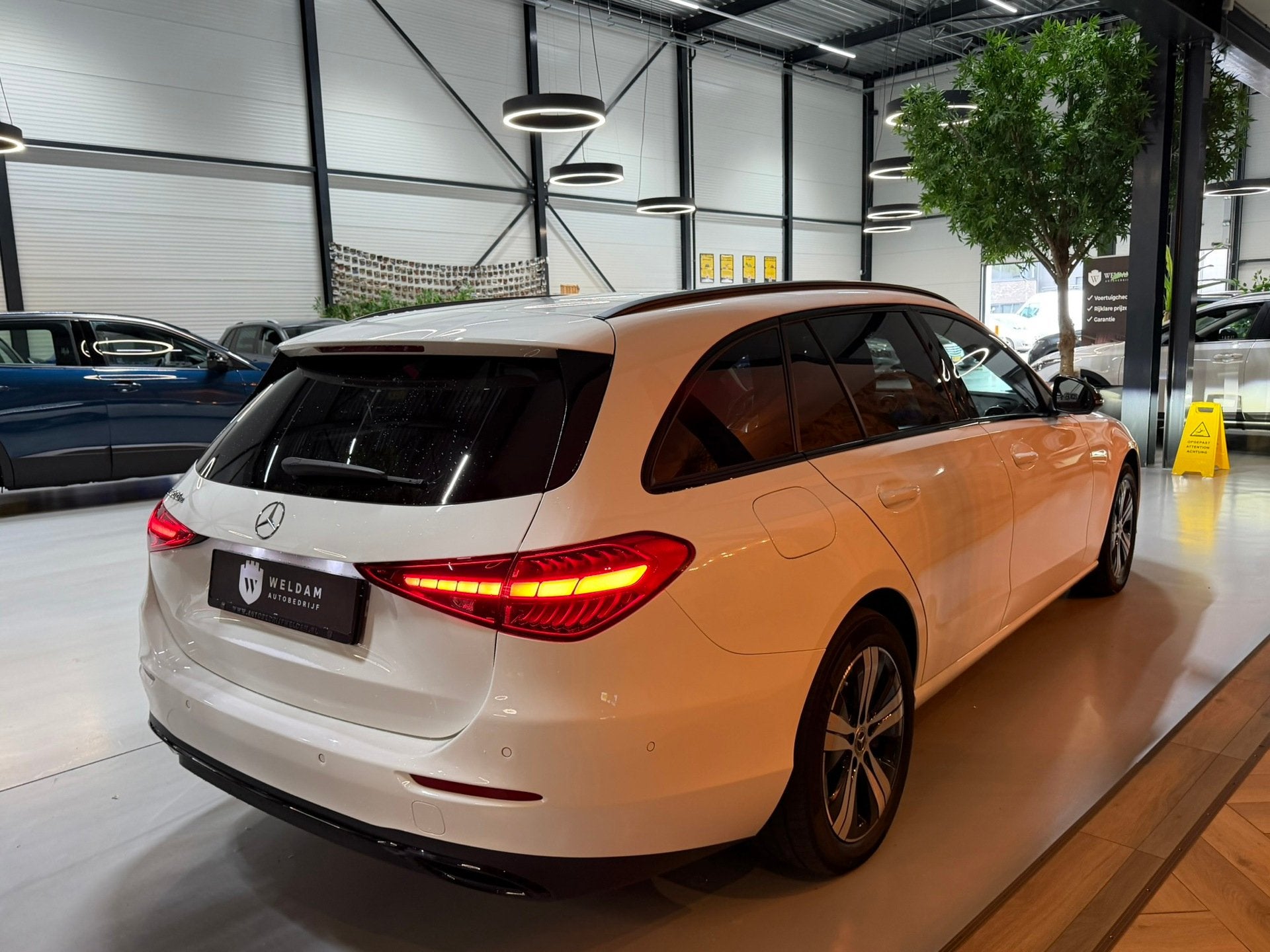 Mercedes-Benz C-klasse Estate 300 e Avantgarde Garantie|1e E, Auto's, Automaat, Dealer onderhouden, Achterwielaandrijving, Gebruikt