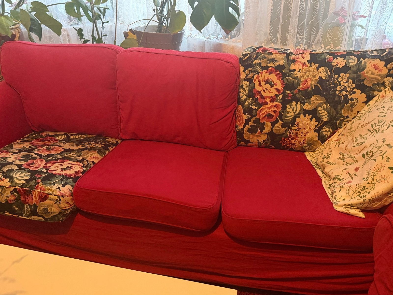 Rode bank met bloemenhoezen - compleet en comfortabel, Gebruikt, Driepersoons, 75 tot 100 cm, Ophalen of Verzenden