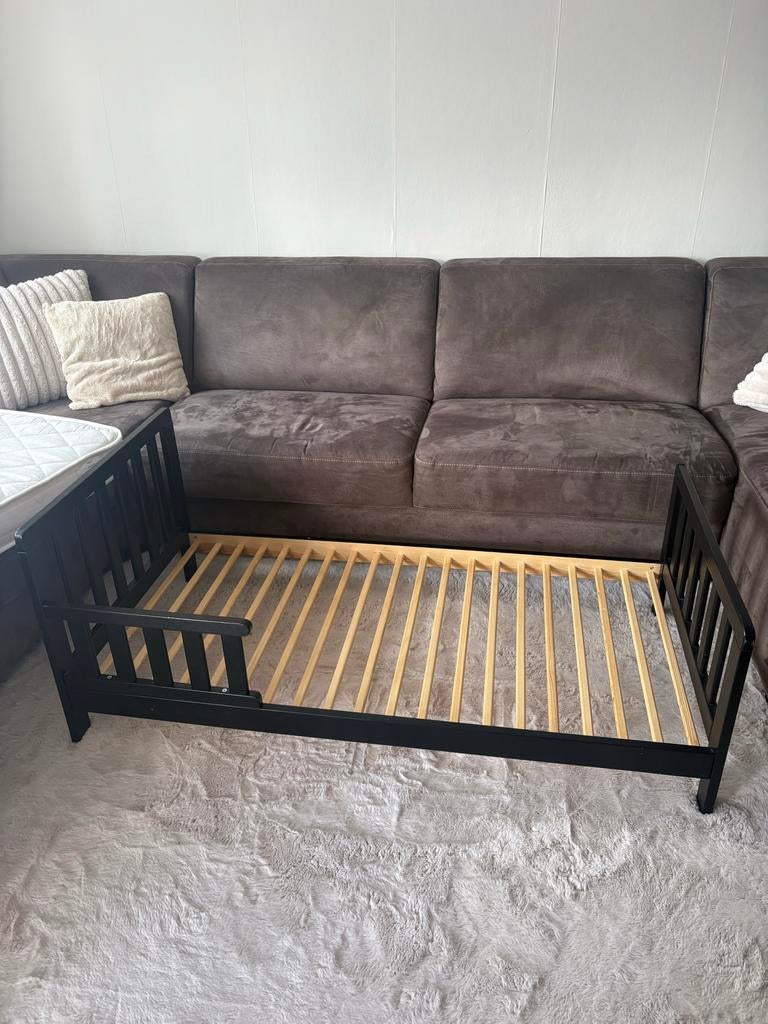Zwart Peuterbedje 70x140 cm - Goede Conditie, Ophalen, Zo goed als nieuw, Ledikant
