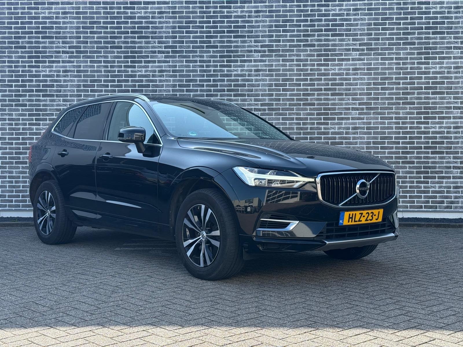 Volvo XC60 2.0 T8 Twin Engine AWD Momentum Pro | Plug-in Hyb, Auto's, 12 maanden, Gebruikt, Euro 6, 4 cilinders