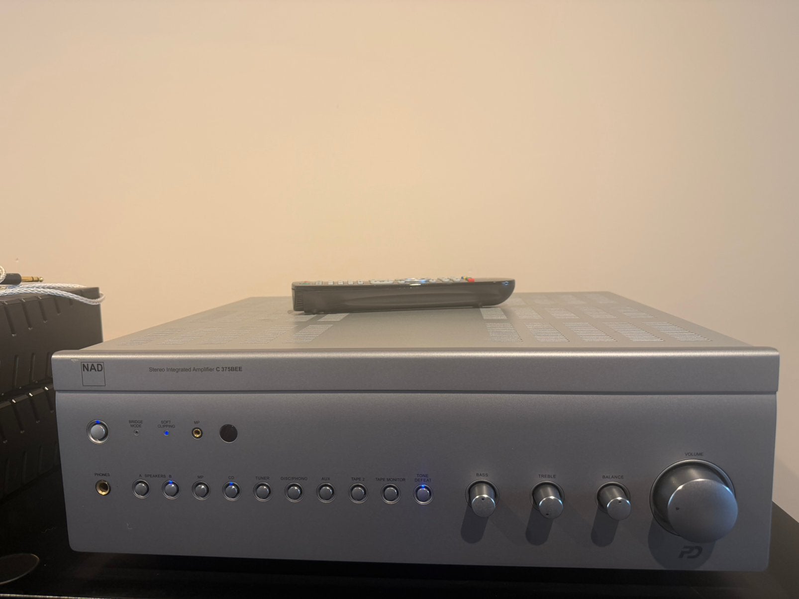 NAD C375BEE geïntegreerde versterker, Audio, Tv en Foto, NAD, Hennesweg 20, Zo goed als nieuw, 120 watt of meer