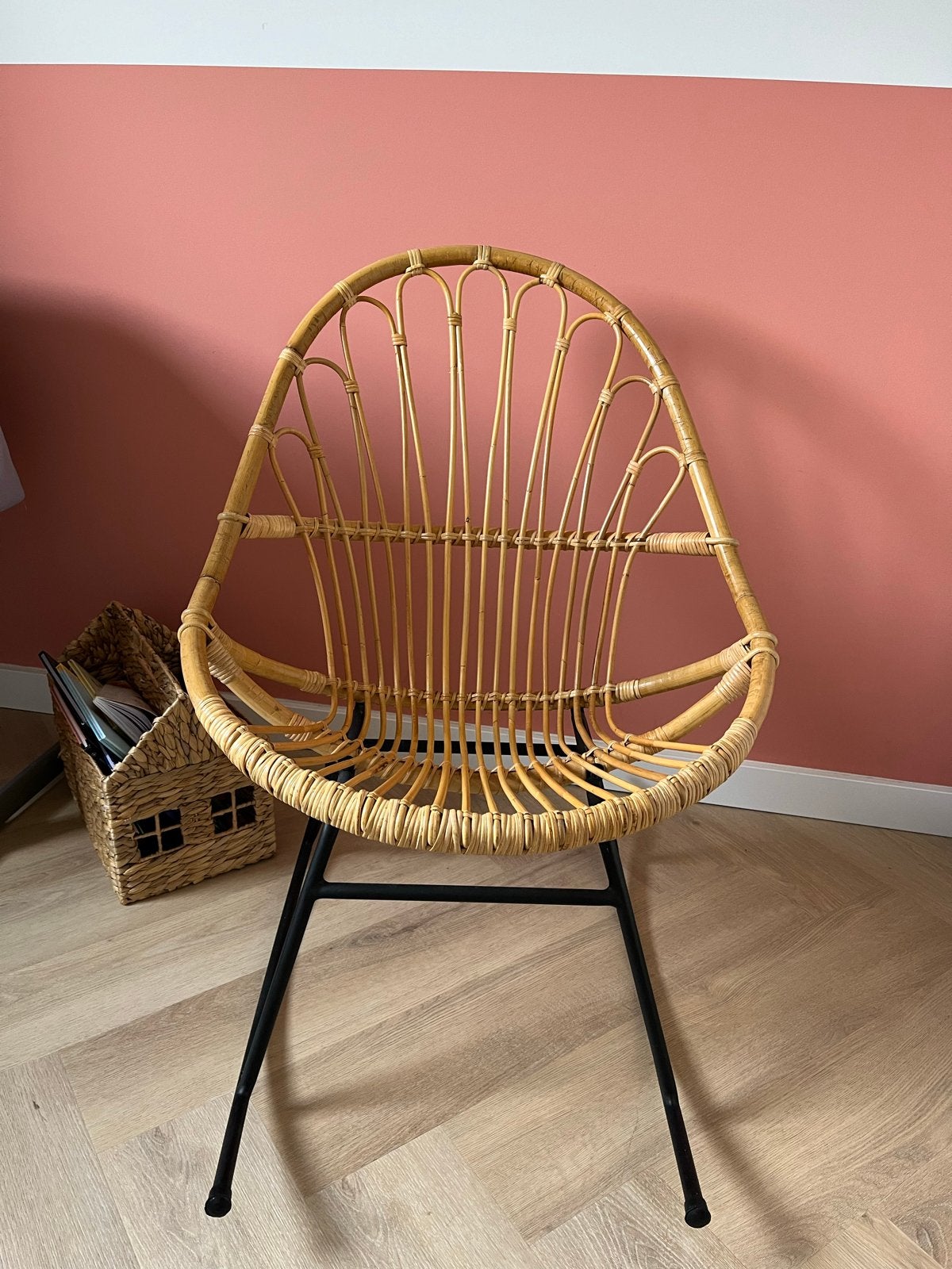 Rotan schommel stoel met metalen onderstel, Ophalen, Bruin, Riet of Rotan, Zo goed als nieuw