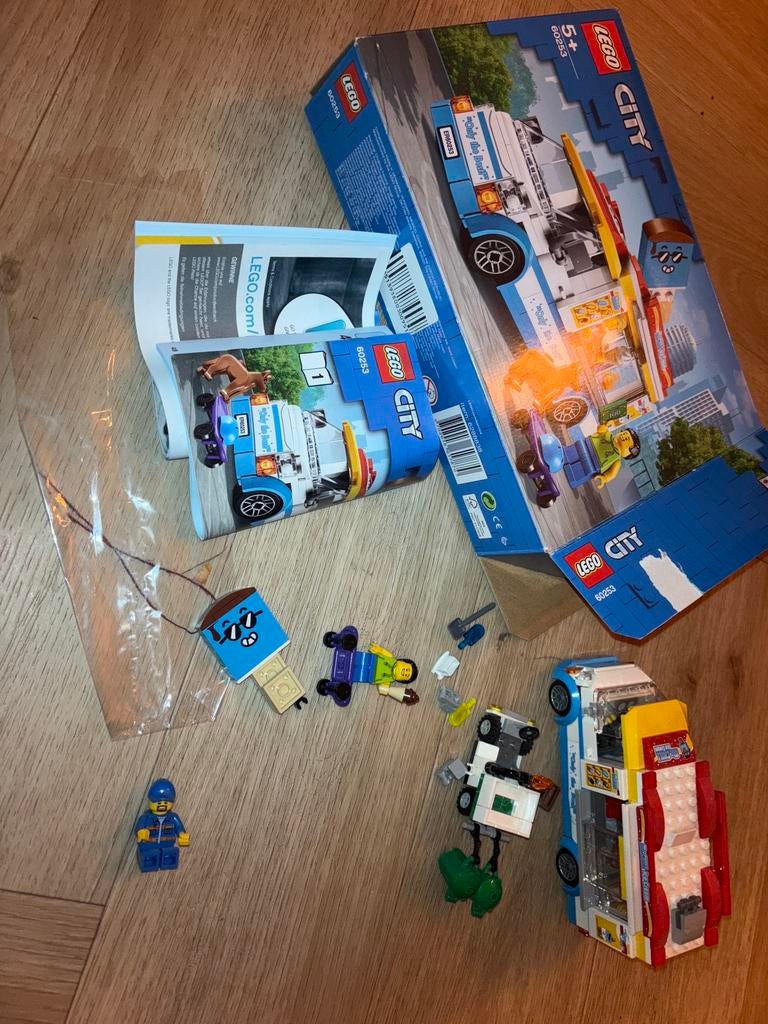 LEGO City 60253 IJscowagen compleet met doos en boekje, Ophalen of Verzenden, Zo goed als nieuw