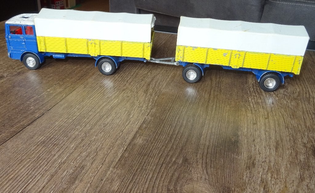 Dinky Toys Mercedes Benz LP 1920 Truck en Trailer., Ophalen of Verzenden, Gebruikt, Bus of Vrachtwagen