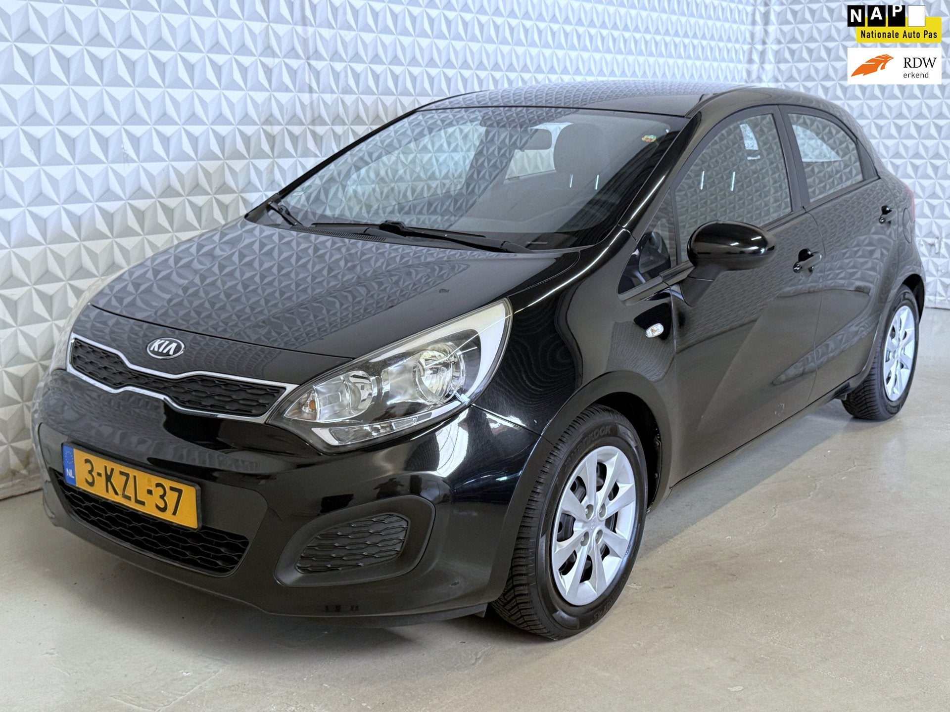 Kia Rio 1.2 CVVT Comfort + VEEL KM = EXPORT / HANDEL! (2013), Euro 5, Zwart, Origineel Nederlands, Bedrijf