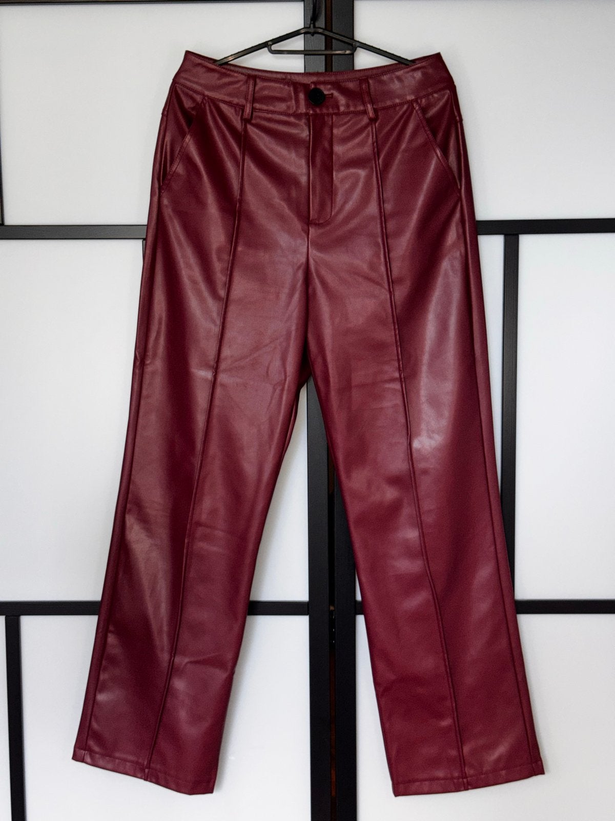Warme Bordeaux Rode Imitatie Leren Broek Maat M, Ophalen of Verzenden, Zo goed als nieuw, Maat 38/40 (M), Rood