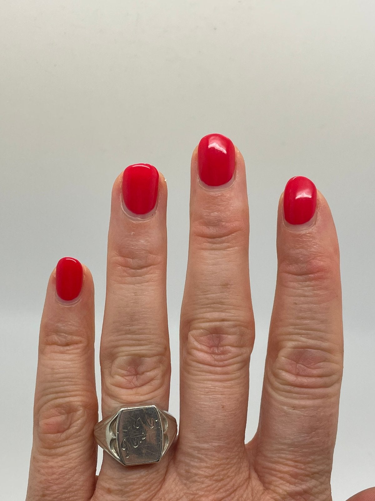 E451 Prachtige zilveren zegelring initiatelen HH maat 19,25, Sieraden, Tassen en Uiterlijk, Antieke sieraden, Ophalen of Verzenden
