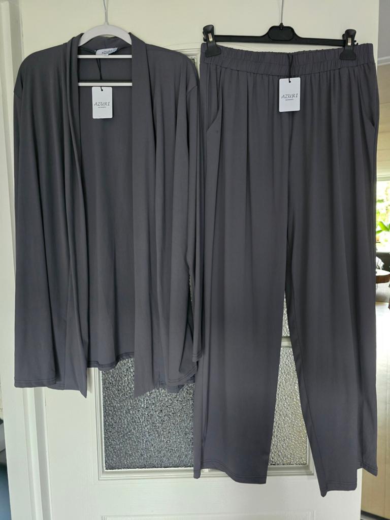 Nieuw travel set azuri grijs xl, Kleding | Dames, Ophalen of Verzenden, Nieuw, Maat 46/48 (XL) of groter, Grijs
