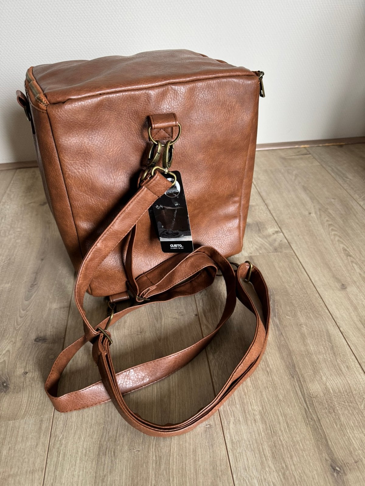 Gusta PU Leer bruine koelrugtas  - 26x22x30 cm Nieuw, Ophalen of Verzenden, Nieuw, Koeltas, Koelelement