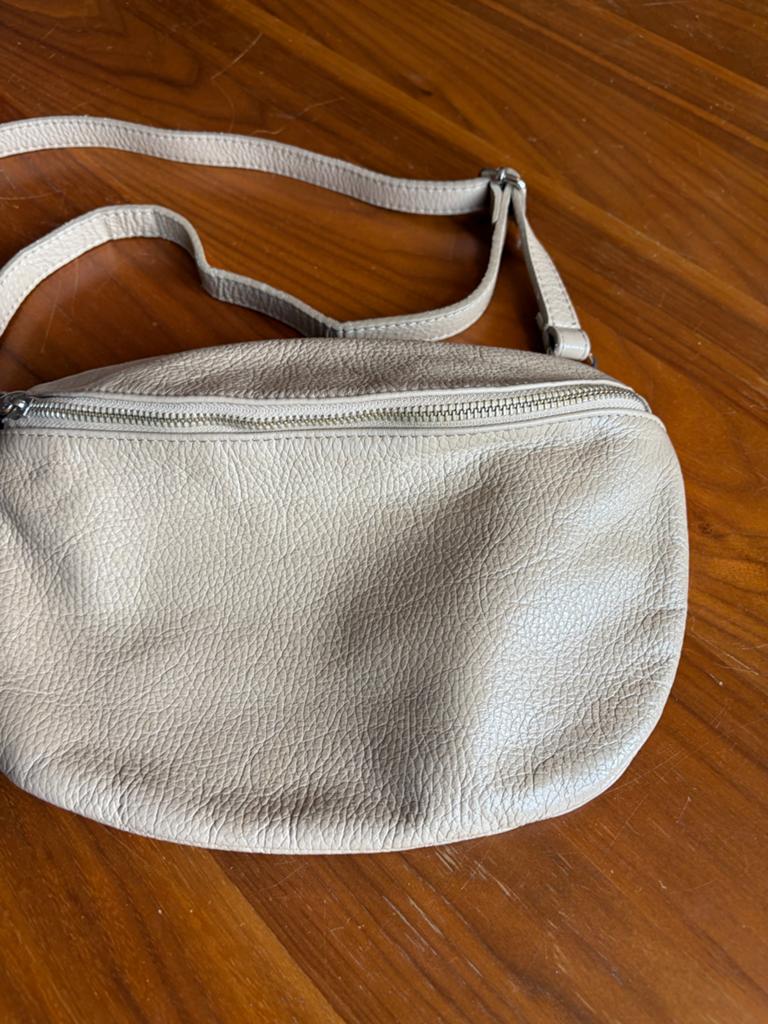 Beige leren heuptasje, Ophalen of Verzenden, Zo goed als nieuw, Beige, Schoudertasje