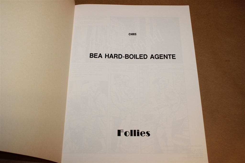 Bea Hard-boiled Agente — Erotisch Stripalbum Follies 28, Eén stripboek, Ophalen of Verzenden, Gelezen