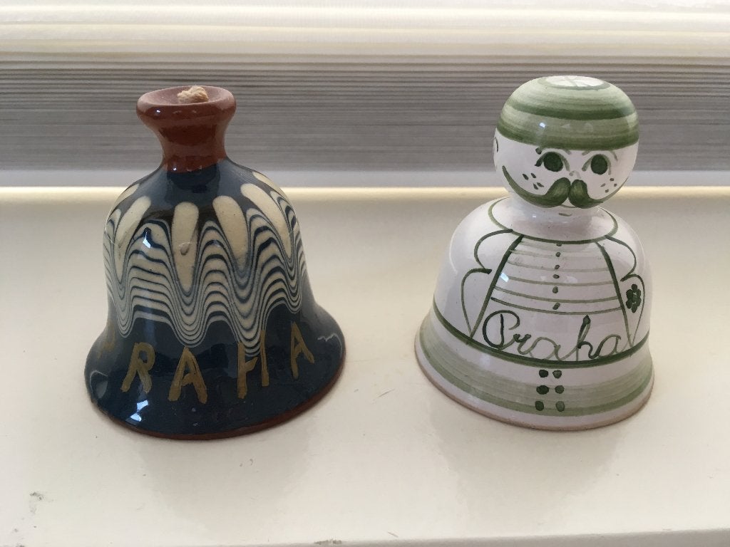 TB11 Twee leuke tafelbelletjes uit Praag / Praha Tafelbel, Antiek en Kunst, Curiosa en Brocante, Ophalen of Verzenden