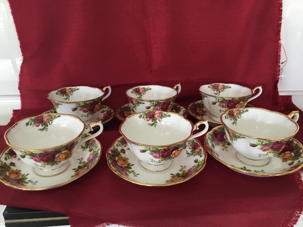 Royal Albert OLD COUNTRY ROSE AVON THEEKOPJES PER STUK🌺🌺🌺, Antiek en Kunst, Antiek | Servies los, Ophalen of Verzenden