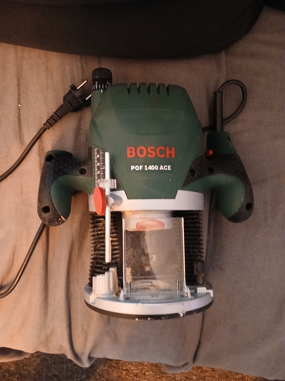 Bosch bovenfrees POF 1400 ACE, Doe-het-zelf en Verbouw, Gereedschap | Freesmachines, Ophalen of Verzenden, Zo goed als nieuw, Elektrisch