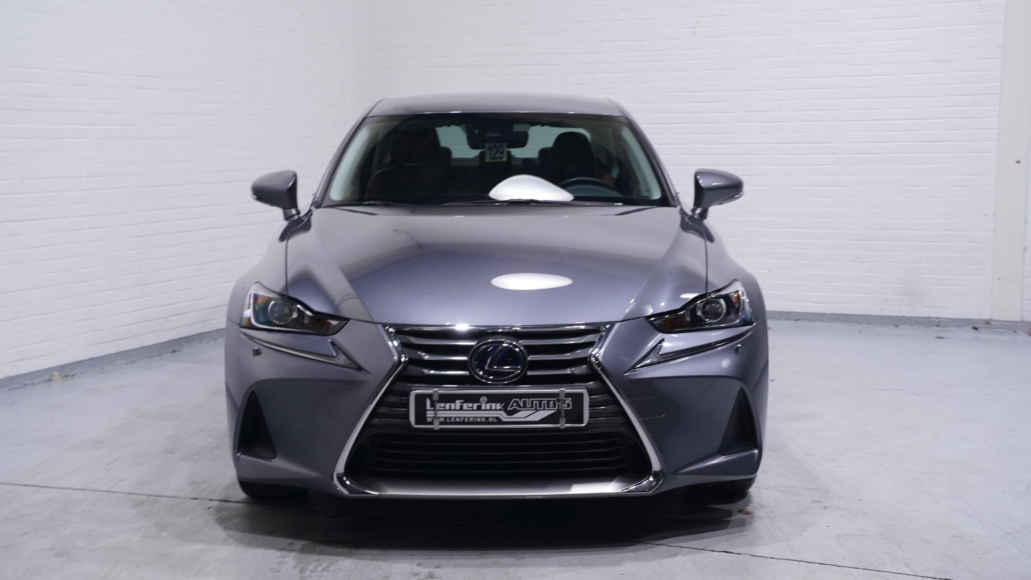 Lexus IS 300h Hybrid Navi Leder Clima Led koplampen PDC NAP, Auto's, Lexus, Achterwielaandrijving, Gebruikt, Automatische klimaatregeling