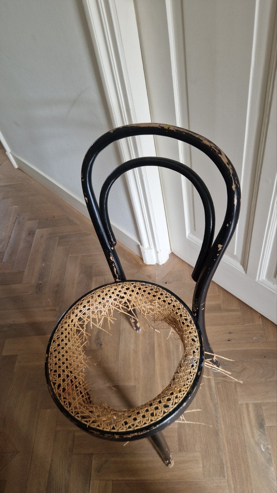 Opknapper - Thonet stoel met beschadigd rieten zitting, Ophalen