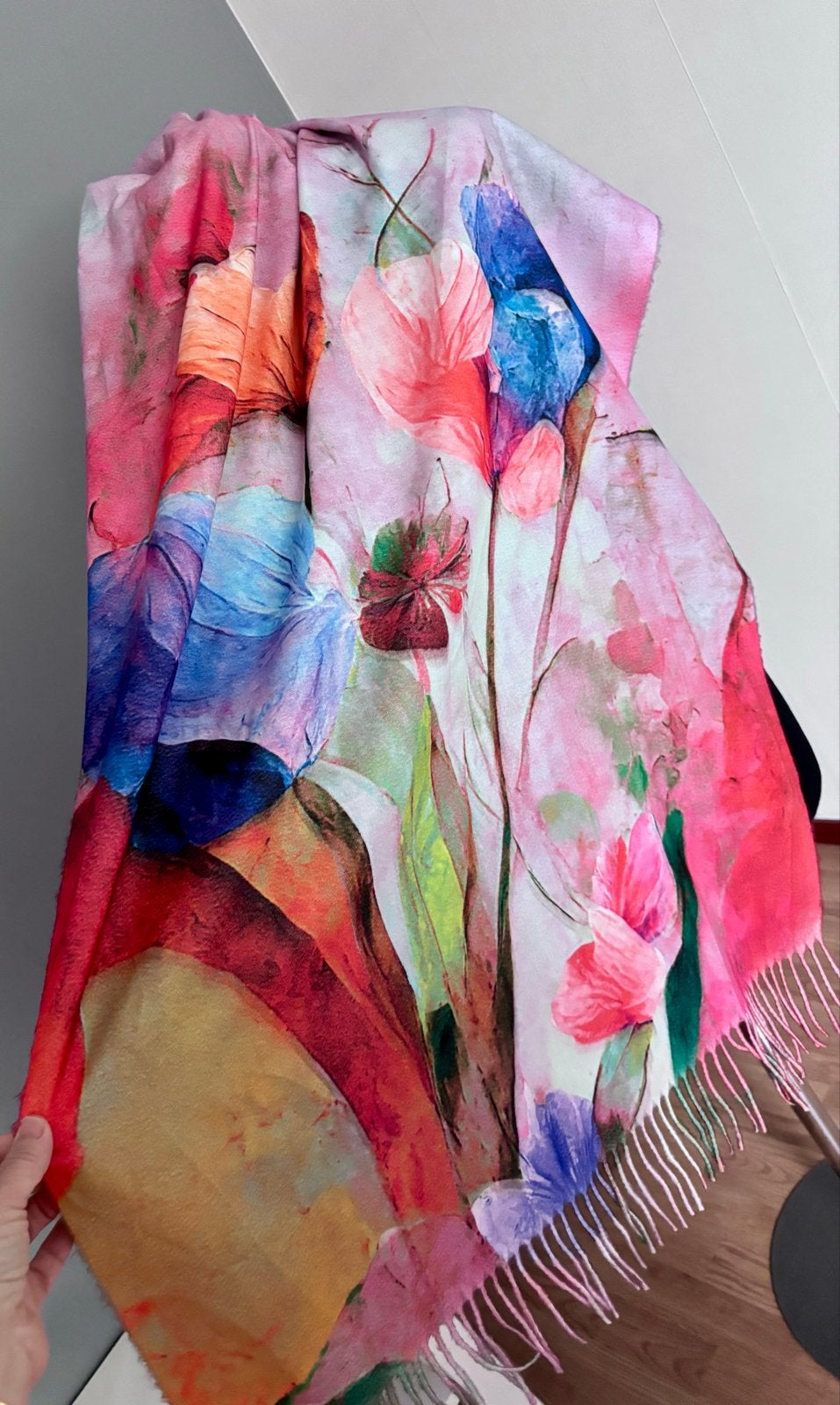 Prachtige kleurrijke sjaal met bloemenprint, Kleding | Dames, Ophalen of Verzenden, Nieuw, Maat 46/48 (XL) of groter, Sjaal