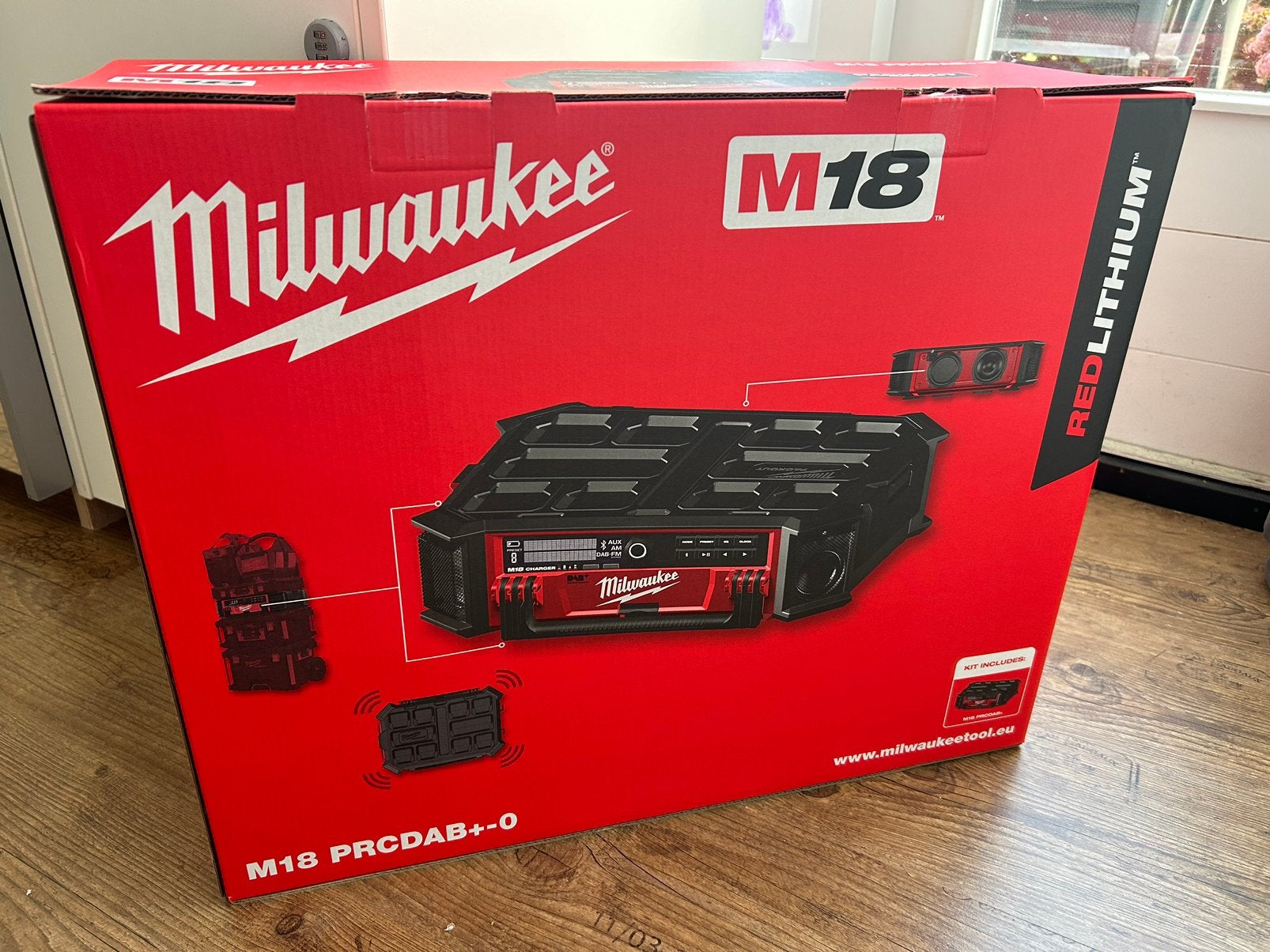 Milwaukee M18 PACKOUT Radio + Charger, Ophalen of Verzenden, Nieuw