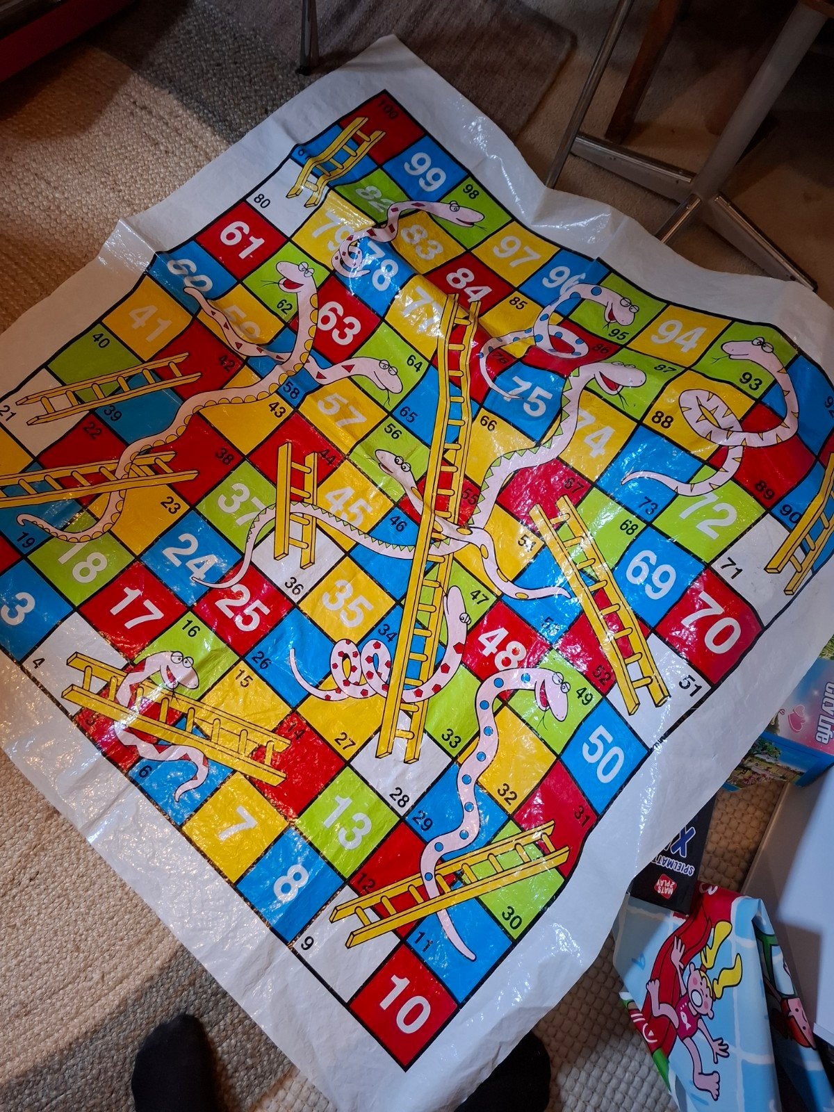 Groot Slangen en Ladders Vloerspel - Ideaal voor Kinderen, Drie of vier spelers, Ophalen of Verzenden, Gebruikt