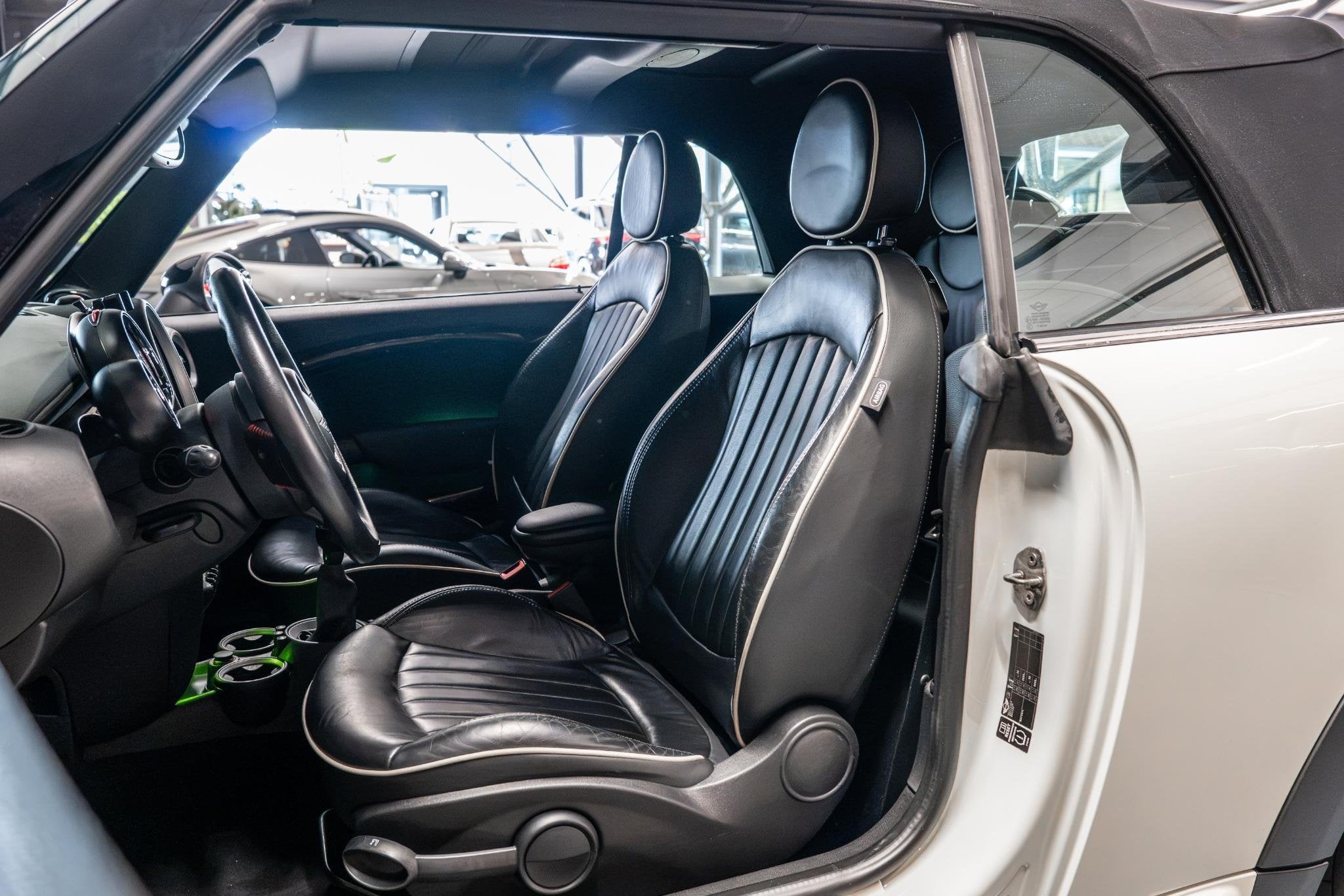MINI Cabrio 1.6 John Cooper Works Pepper | Alcantara | H/K |, Voorwielaandrijving, Euro 5, 15 km/l, Gebruikt