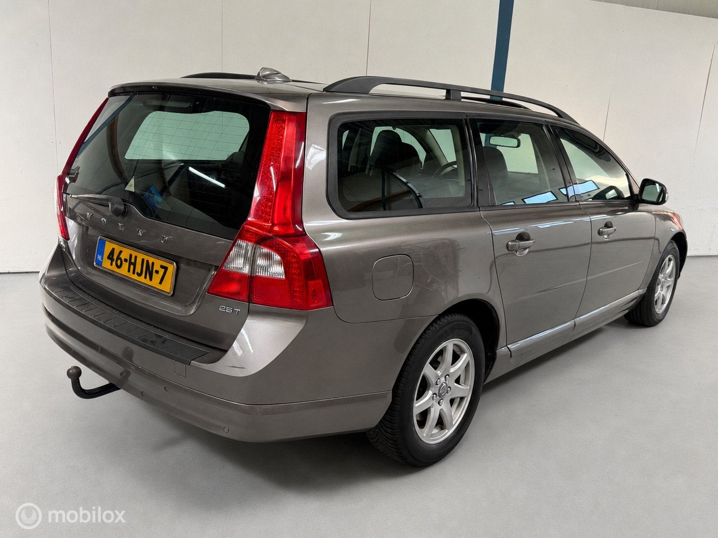 Volvo V70 2.5T Momentum NL-AUTO / SCHUIFDAK, 1574 kg, 2521 cc, 93 €/maand, Euro 4
