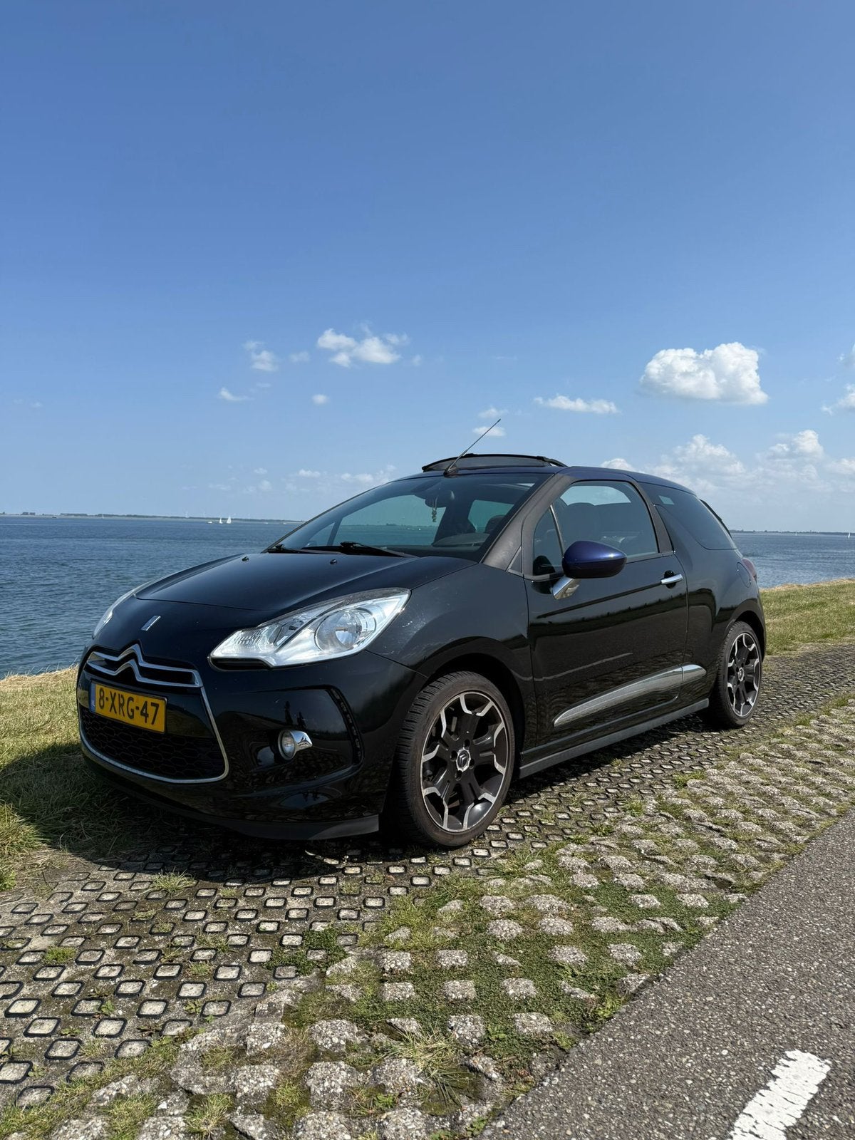 Citroën DS3 1.6 THP Cabrio 2013 Zwart, Voorwielaandrijving, 1131 kg, Handgeschakeld, 570 kg